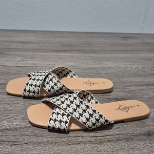 3/$16🎁 Stylish Houndstooth Women's Sandals